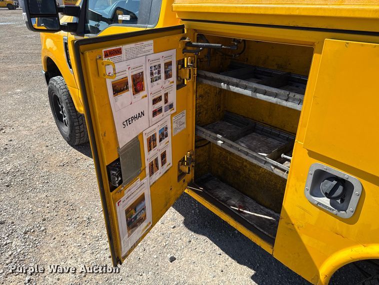 image for item GH9362 2018 Ford F350 Super Duty XL utility bed pickup truck