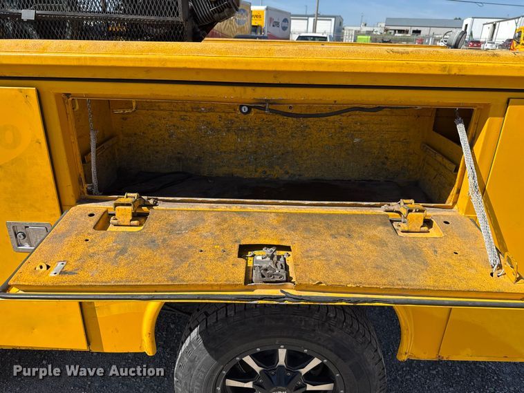 image for item GH9362 2018 Ford F350 Super Duty XL utility bed pickup truck