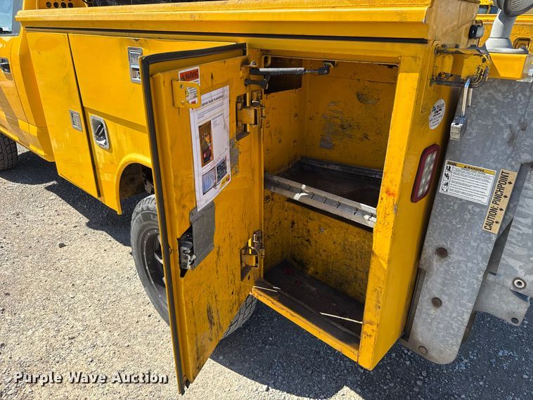 image for item GH9362 2018 Ford F350 Super Duty XL utility bed pickup truck