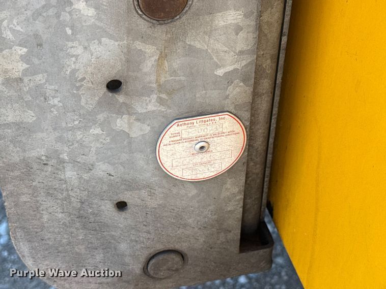 image for item GH9362 2018 Ford F350 Super Duty XL utility bed pickup truck