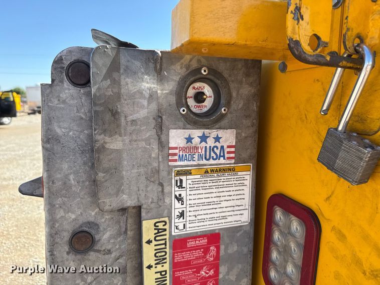 image for item GH9362 2018 Ford F350 Super Duty XL utility bed pickup truck