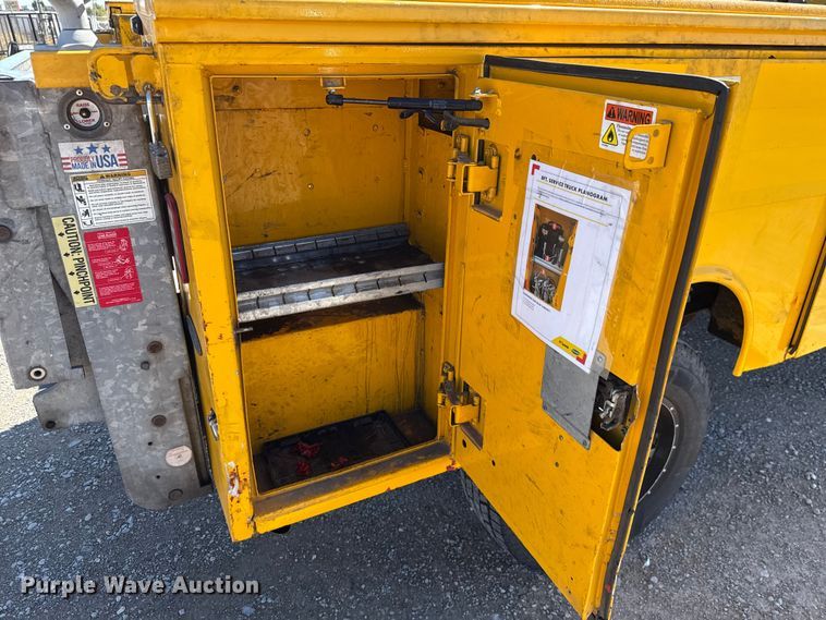 image for item GH9362 2018 Ford F350 Super Duty XL utility bed pickup truck