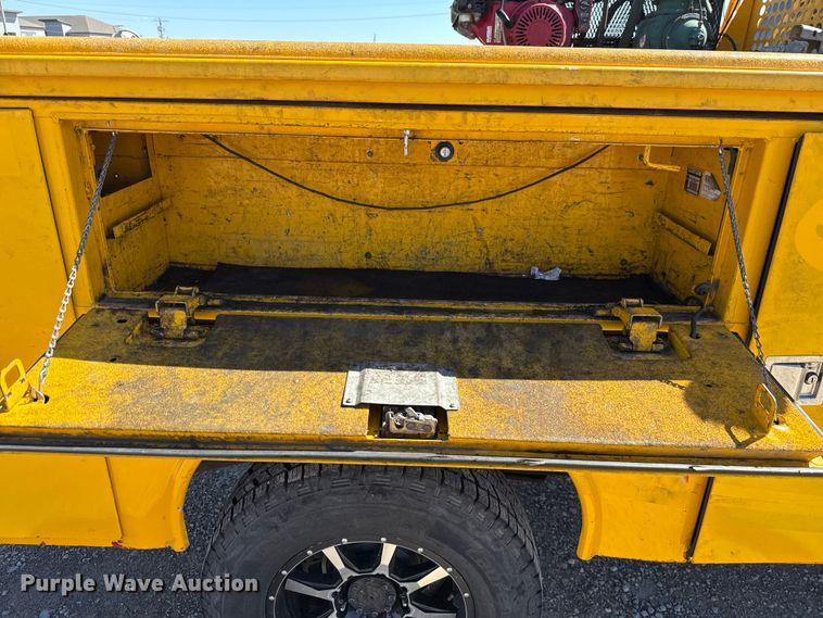 image for item GH9362 2018 Ford F350 Super Duty XL utility bed pickup truck