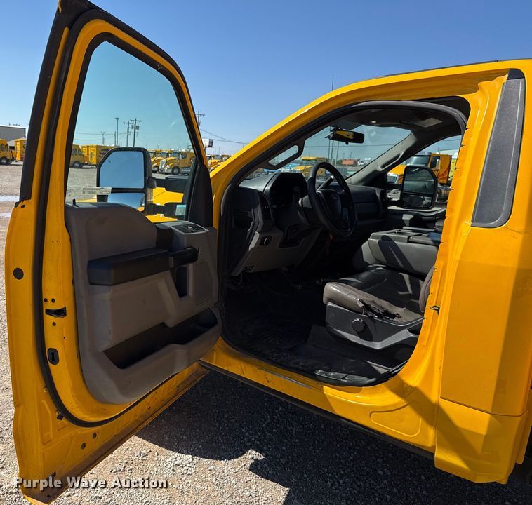 image for item GH9362 2018 Ford F350 Super Duty XL utility bed pickup truck