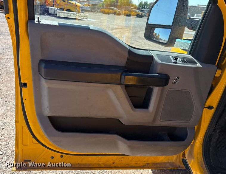 image for item GH9362 2018 Ford F350 Super Duty XL utility bed pickup truck