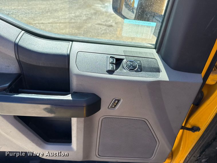 image for item GH9362 2018 Ford F350 Super Duty XL utility bed pickup truck