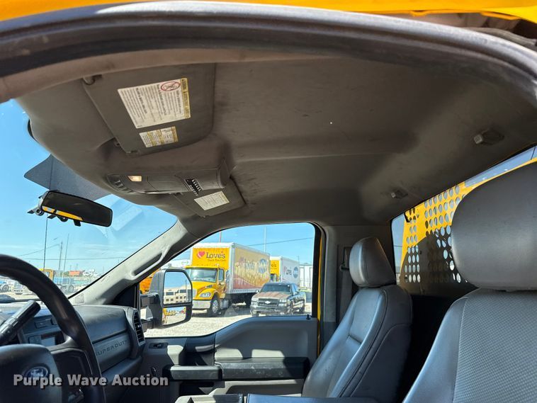 image for item GH9362 2018 Ford F350 Super Duty XL utility bed pickup truck