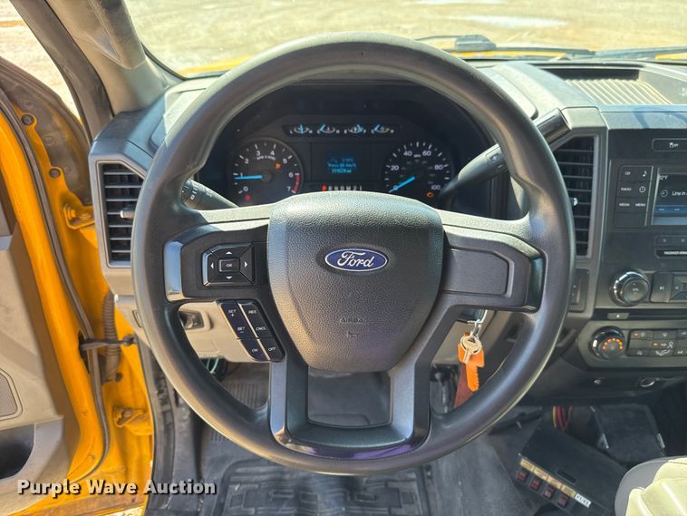 image for item GH9362 2018 Ford F350 Super Duty XL utility bed pickup truck