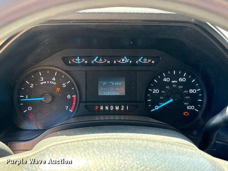 image for item GH9362 2018 Ford F350 Super Duty XL utility bed pickup truck