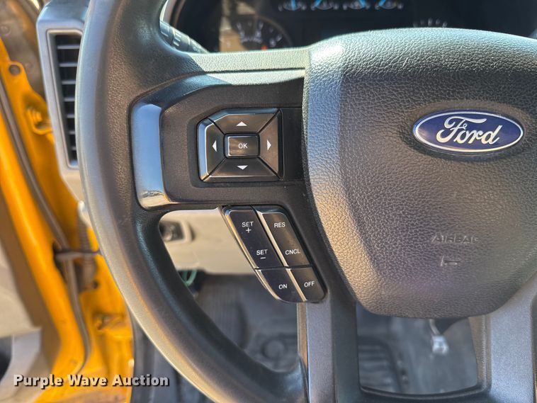 image for item GH9362 2018 Ford F350 Super Duty XL utility bed pickup truck