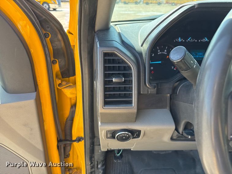 image for item GH9362 2018 Ford F350 Super Duty XL utility bed pickup truck