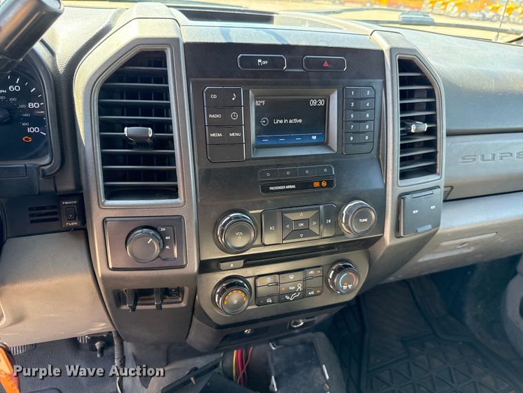 image for item GH9362 2018 Ford F350 Super Duty XL utility bed pickup truck