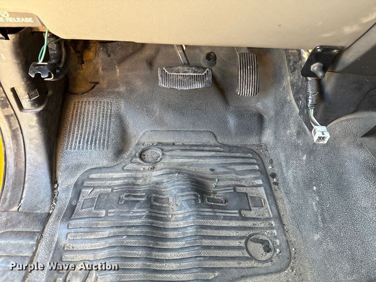 image for item GH9362 2018 Ford F350 Super Duty XL utility bed pickup truck