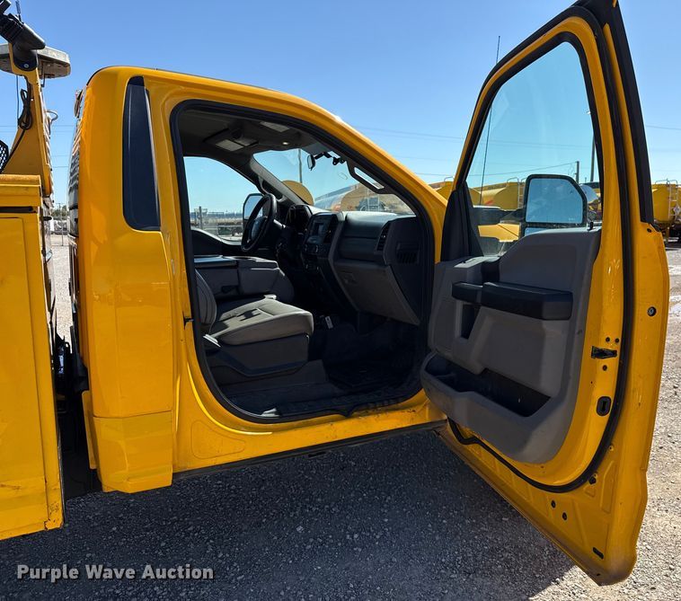 image for item GH9362 2018 Ford F350 Super Duty XL utility bed pickup truck