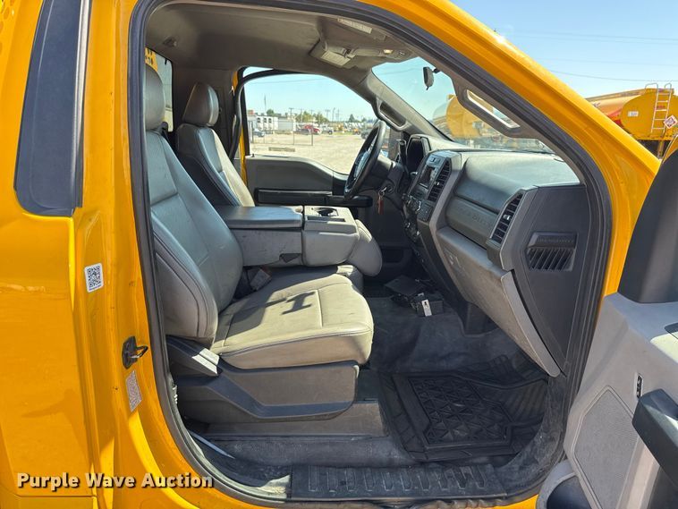 image for item GH9362 2018 Ford F350 Super Duty XL utility bed pickup truck