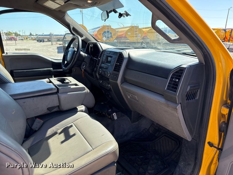 image for item GH9362 2018 Ford F350 Super Duty XL utility bed pickup truck