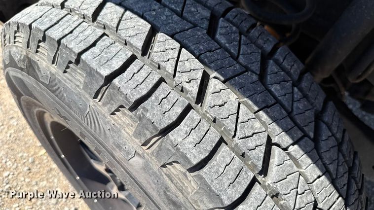 image for item GH9362 2018 Ford F350 Super Duty XL utility bed pickup truck