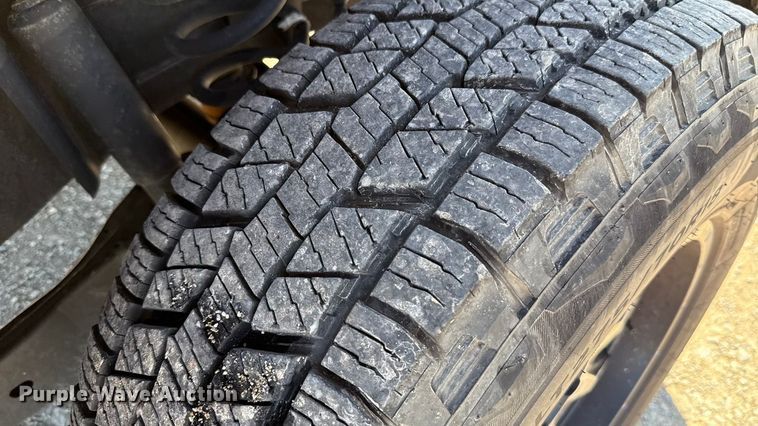 image for item GH9362 2018 Ford F350 Super Duty XL utility bed pickup truck