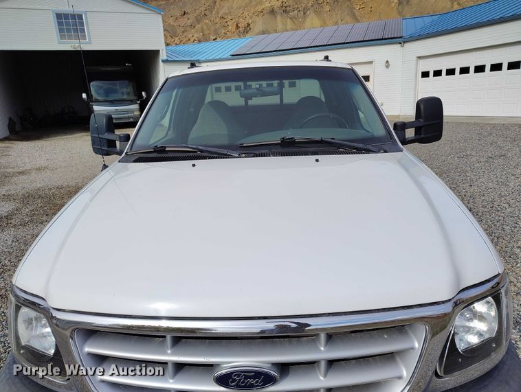 image for item IH9348 2001 Ford F150 SuperCab pickup truck