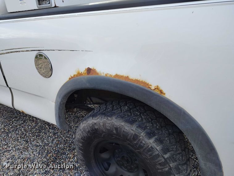 image for item IH9348 2001 Ford F150 SuperCab pickup truck