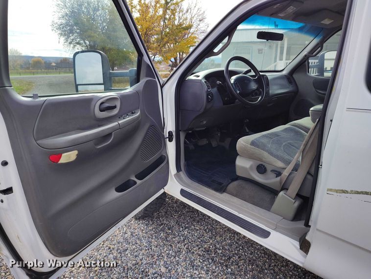 image for item IH9348 2001 Ford F150 SuperCab pickup truck