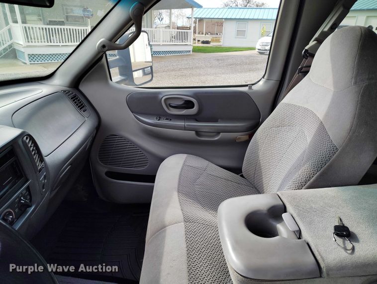 image for item IH9348 2001 Ford F150 SuperCab pickup truck