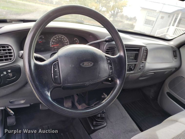 image for item IH9348 2001 Ford F150 SuperCab pickup truck