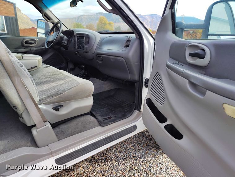 image for item IH9348 2001 Ford F150 SuperCab pickup truck