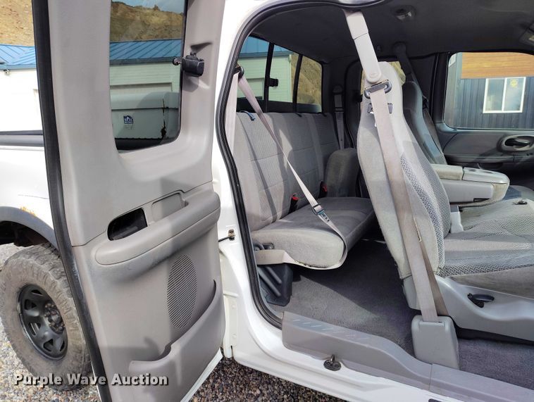 image for item IH9348 2001 Ford F150 SuperCab pickup truck