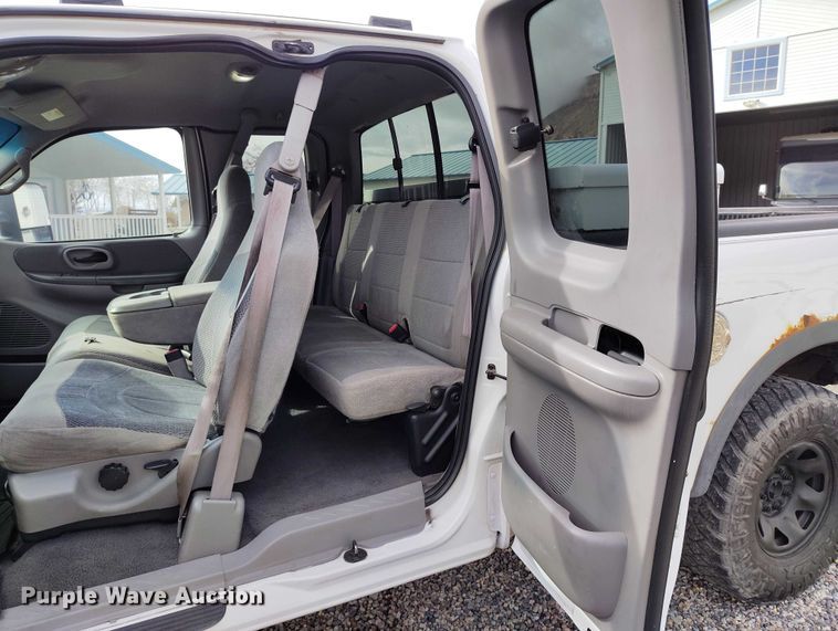 image for item IH9348 2001 Ford F150 SuperCab pickup truck