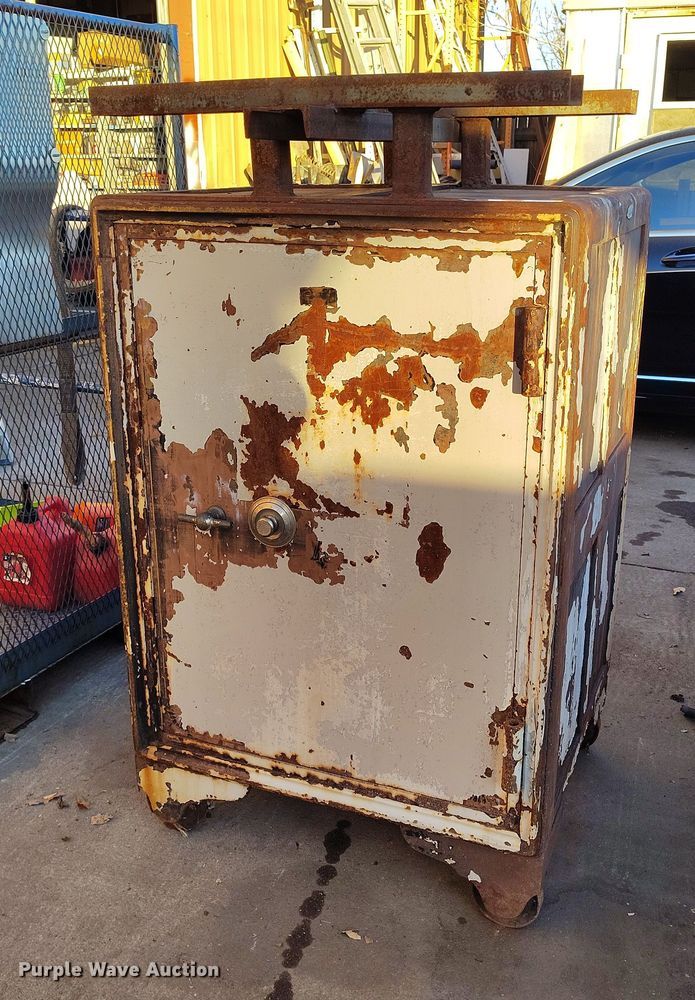 image for item IH9351 Safe