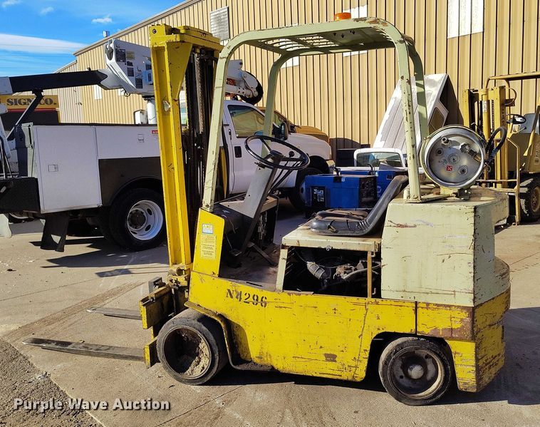image for item IH9352 Yale GLC040AAJUNAT083 forklift