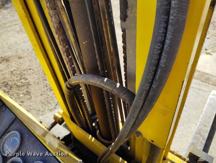 image for item IH9352 Yale GLC040AAJUNAT083 forklift