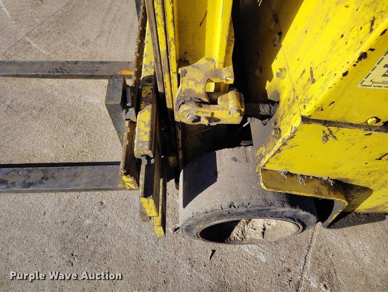 image for item IH9352 Yale GLC040AAJUNAT083 forklift