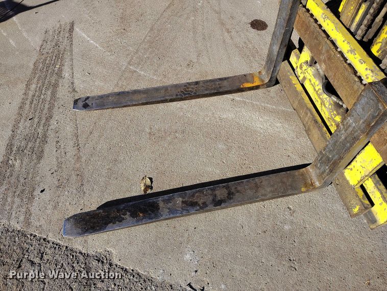 image for item IH9352 Yale GLC040AAJUNAT083 forklift