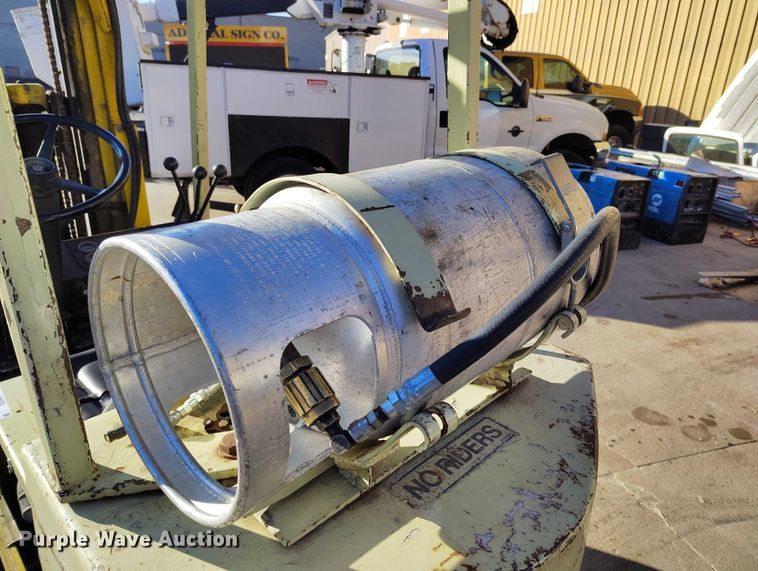 image for item IH9352 Yale GLC040AAJUNAT083 forklift