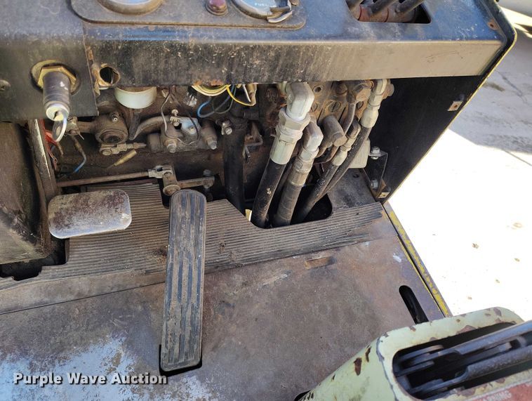 image for item IH9352 Yale GLC040AAJUNAT083 forklift