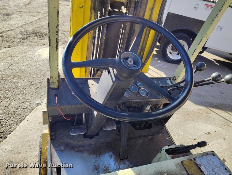 image for item IH9352 Yale GLC040AAJUNAT083 forklift