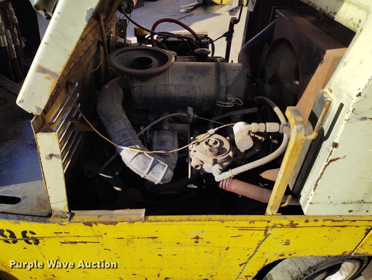 image for item IH9352 Yale GLC040AAJUNAT083 forklift