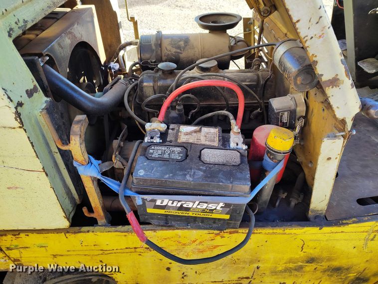 image for item IH9352 Yale GLC040AAJUNAT083 forklift