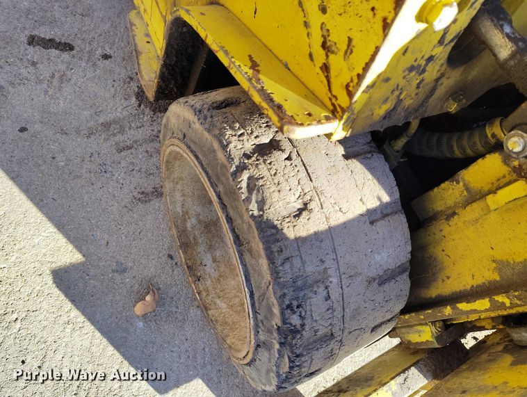 image for item IH9352 Yale GLC040AAJUNAT083 forklift