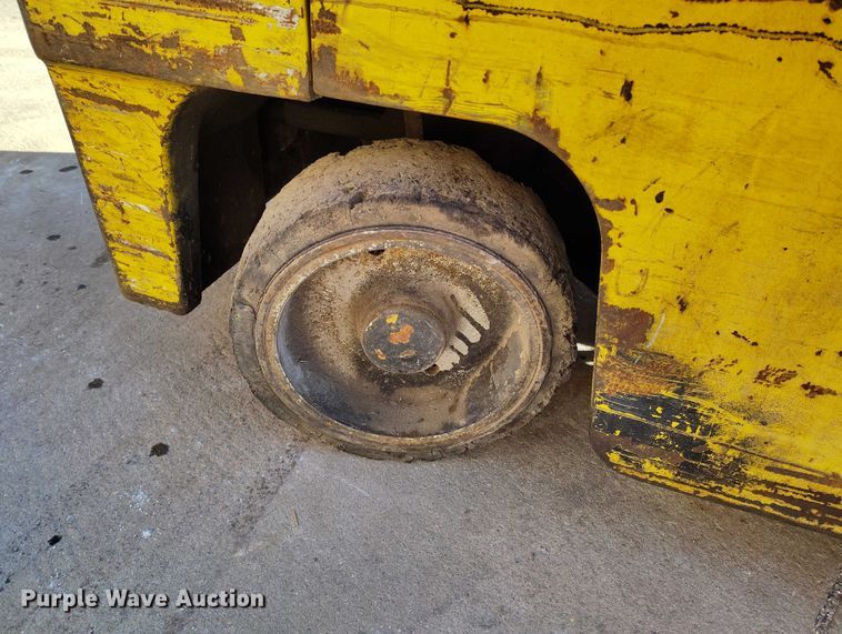 image for item IH9352 Yale GLC040AAJUNAT083 forklift