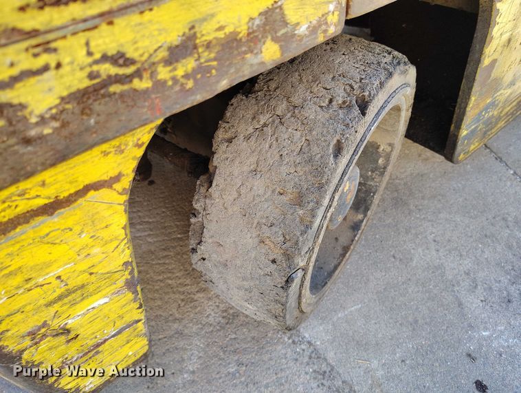 image for item IH9352 Yale GLC040AAJUNAT083 forklift