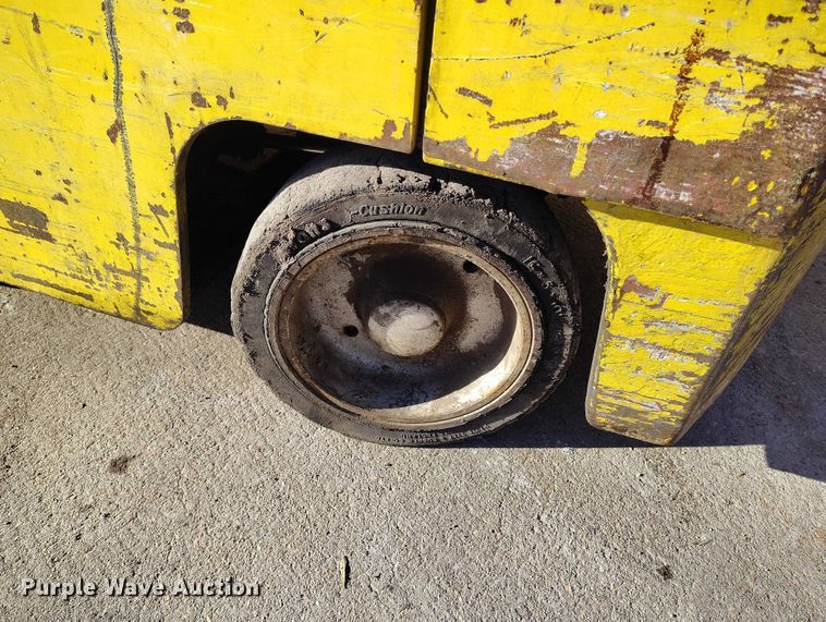 image for item IH9352 Yale GLC040AAJUNAT083 forklift