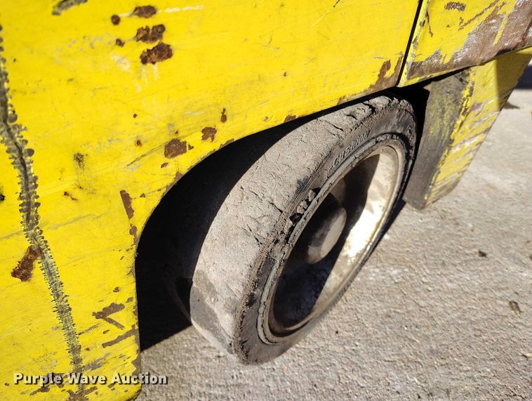 image for item IH9352 Yale GLC040AAJUNAT083 forklift