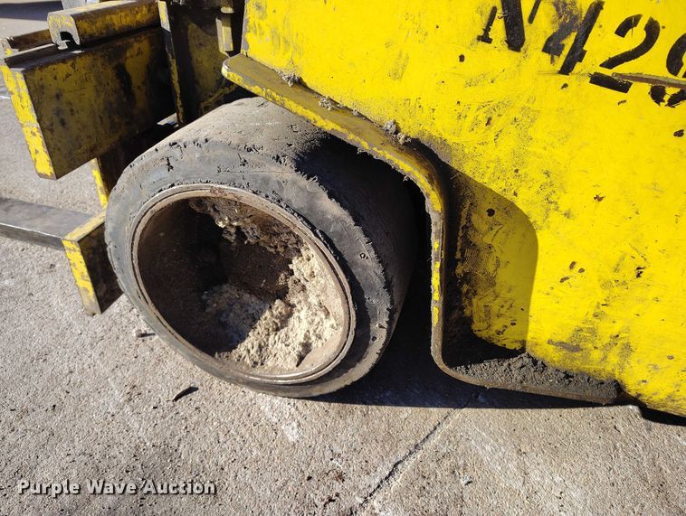 image for item IH9352 Yale GLC040AAJUNAT083 forklift