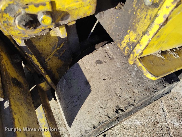 image for item IH9352 Yale GLC040AAJUNAT083 forklift