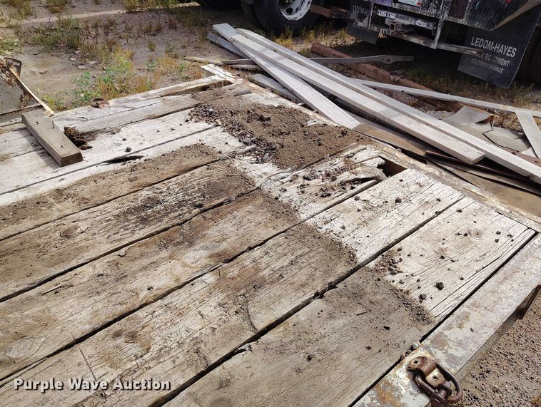 image for item IP9725 1996 Towmaster utility trailer