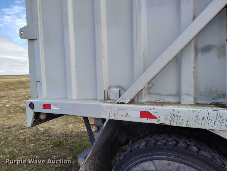 image for item IP9745 2017 Kenworth K370 refuse truck