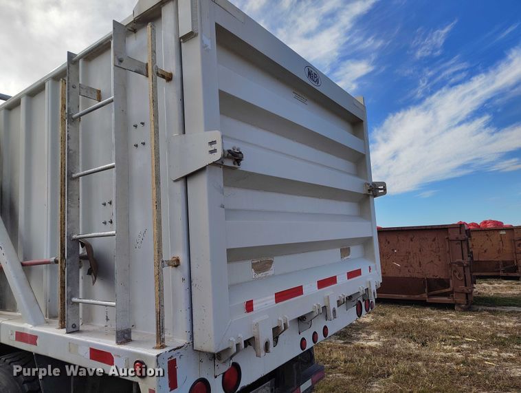 image for item IP9745 2017 Kenworth K370 refuse truck